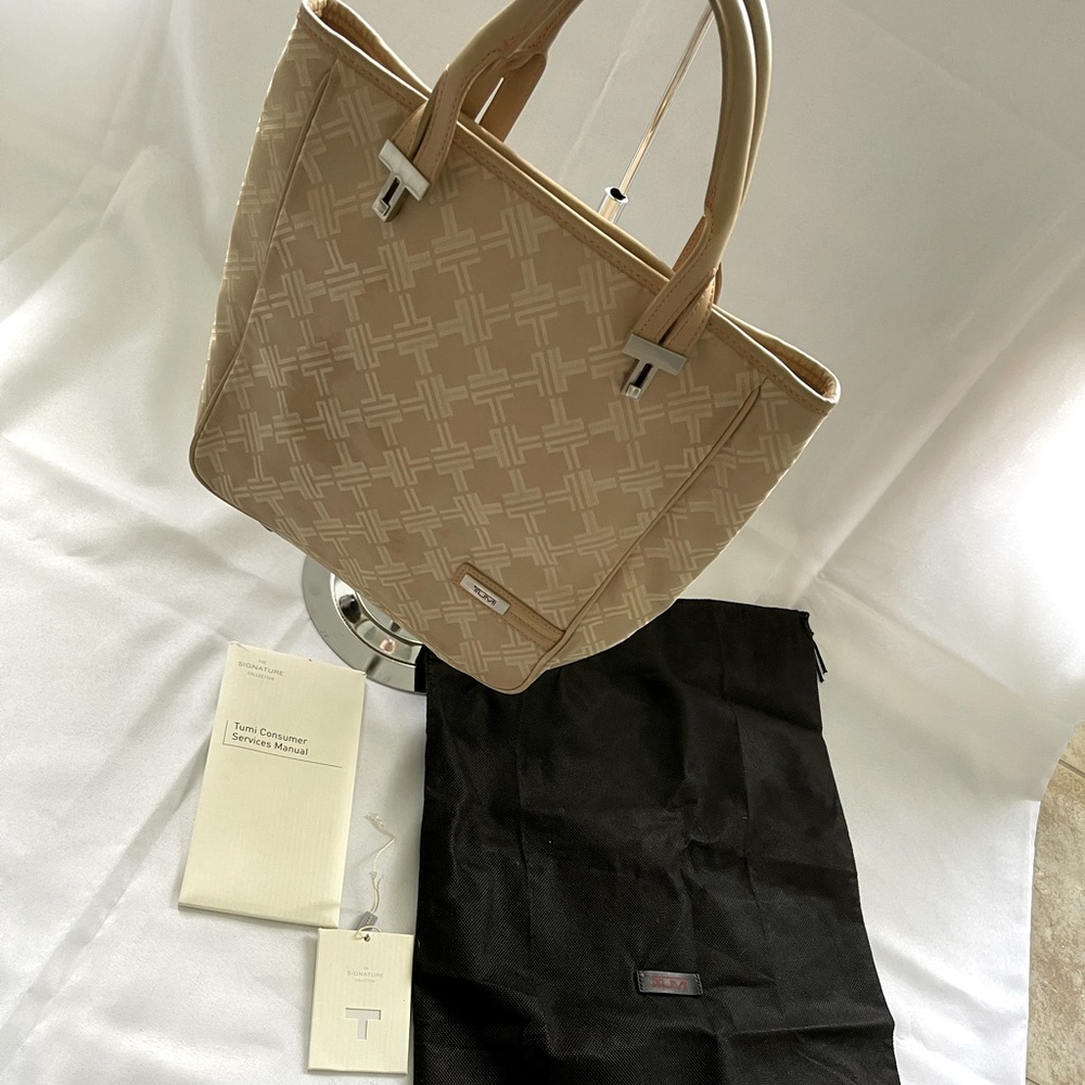 Tumi Signature Collection